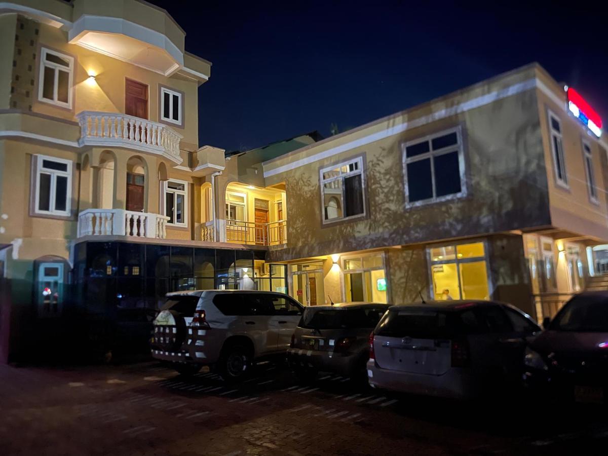 Moments Park Motel 다르에스살람 외부 사진