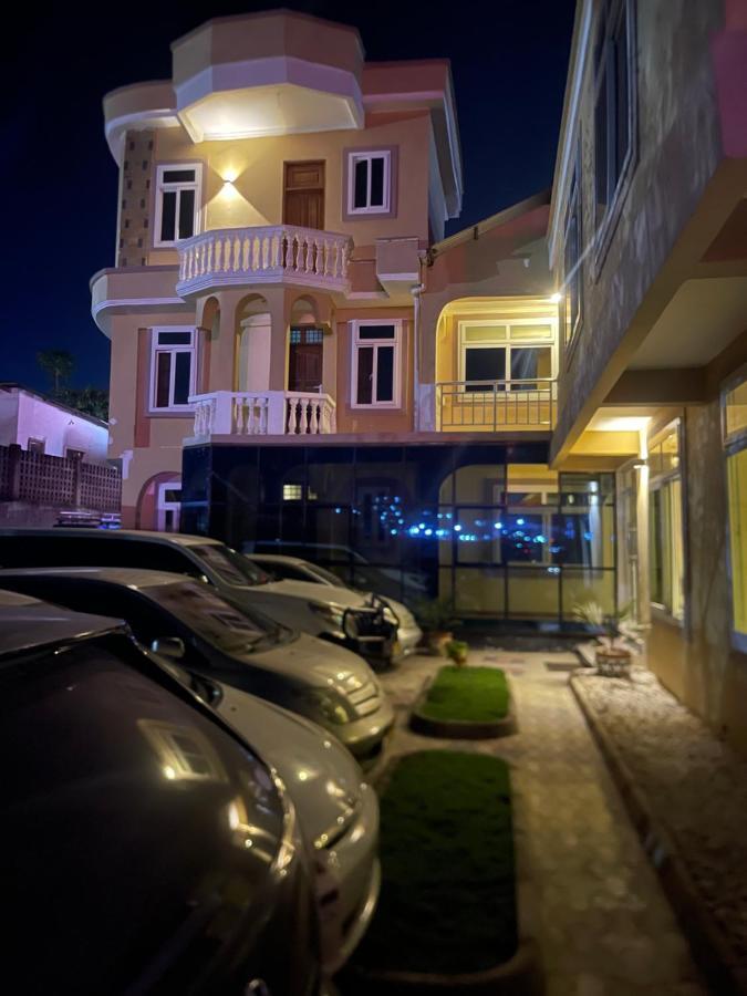 Moments Park Motel 다르에스살람 외부 사진