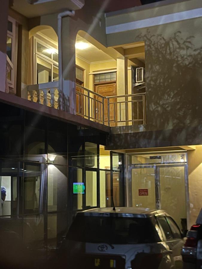 Moments Park Motel 다르에스살람 외부 사진